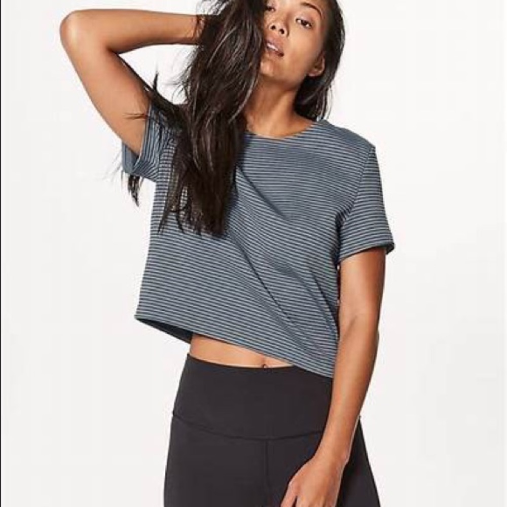 Lululemon Shaped SS crop.  Size 8.